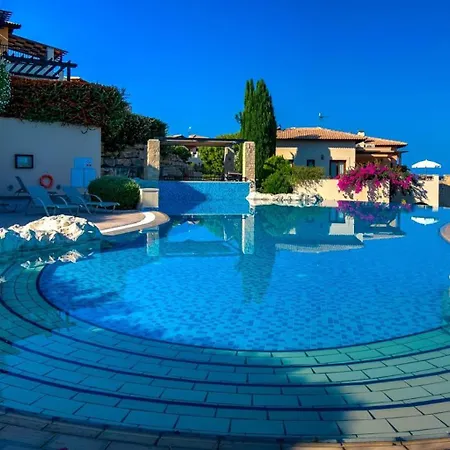 Vila Beautiful Junior Gz01, Next To Communal Pool, Aphrodite Hills *