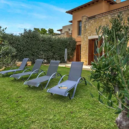 Beautiful Junior Gz01, Next To Communal Pool, Aphrodite Hills Kouklia