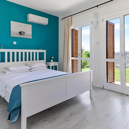 Beautiful Junior Gz01, Next To Communal Pool, Aphrodite Hills Villa