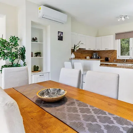 Villa Beautiful Junior Gz01, Next To Communal Pool, Aphrodite Hills *