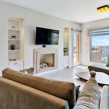 Beautiful Junior Gz01, Next To Communal Pool, Aphrodite Hills Villa