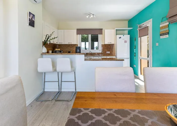 ヴィラ Beautiful Junior Gz01, Next To Communal Pool, Aphrodite Hills *