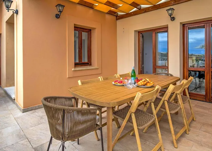 ヴィラ Beautiful Junior Gz01, Next To Communal Pool, Aphrodite Hills