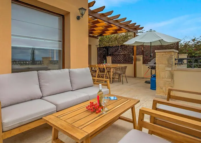 Beautiful Junior Gz01, Next To Communal Pool, Aphrodite Hills ヴィラ